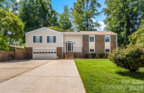 223 Vandyke St, Kernersville, NC, 27284-2264 | Card Image