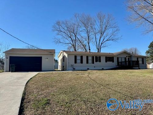 102 Lucas Cir, New Market, AL, 35761-9047 | Card Image