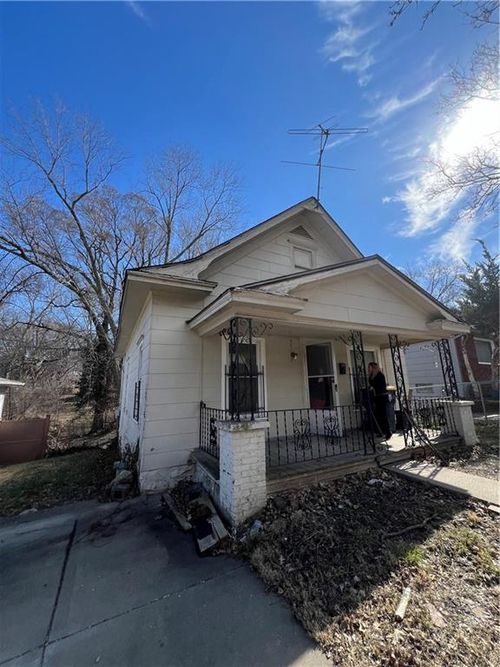 915 Fremont Ave, Kansas City, MO, 64126-2149 | Card Image