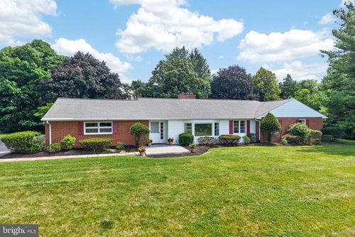 555 Country Club Rd, COATESVILLE, PA, 19320-1822 | Card Image