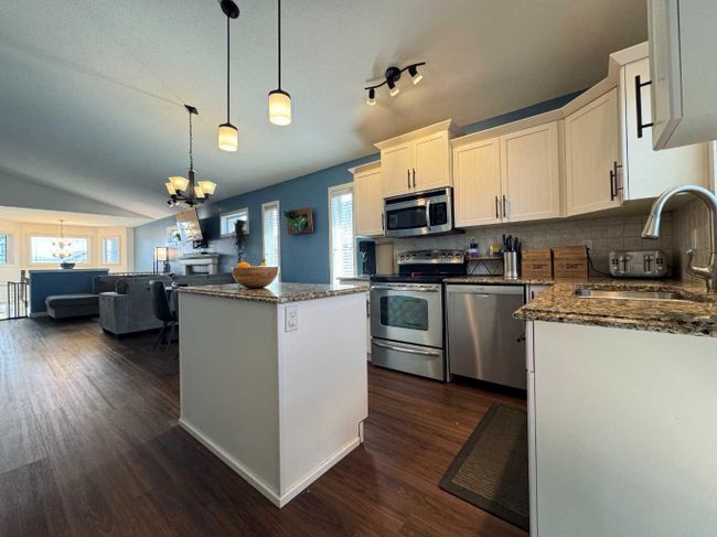 38 Riverland Close W, Home with 4 bedrooms, 3 bathrooms and 4 parking in Lethbridge AB | Image 16