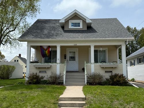 1228 N 18th St, Manitowoc, WI, 54220-2655 | Card Image