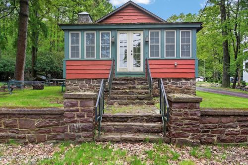 121 S Lake Dr, Lake Harmony, PA, 18624-7027 | Card Image