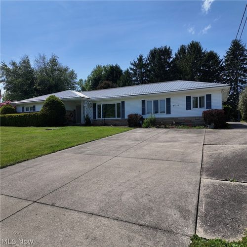 67156 Joella Dr, Saint Clairsville, OH, 43950-8400 | Card Image