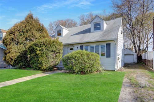 1023 Smith St, Uniondale, NY, 11553-3533 | Card Image