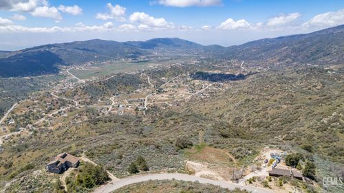23491 El Rancho Dr, Tehachapi, CA, 93561 | Card Image