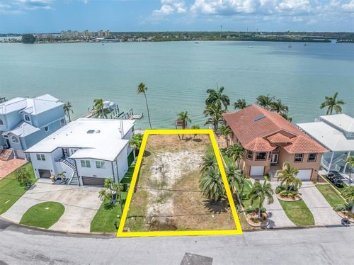 852 Bay Point Dr, MADEIRA BEACH, FL, 33708-2317 | Card Image