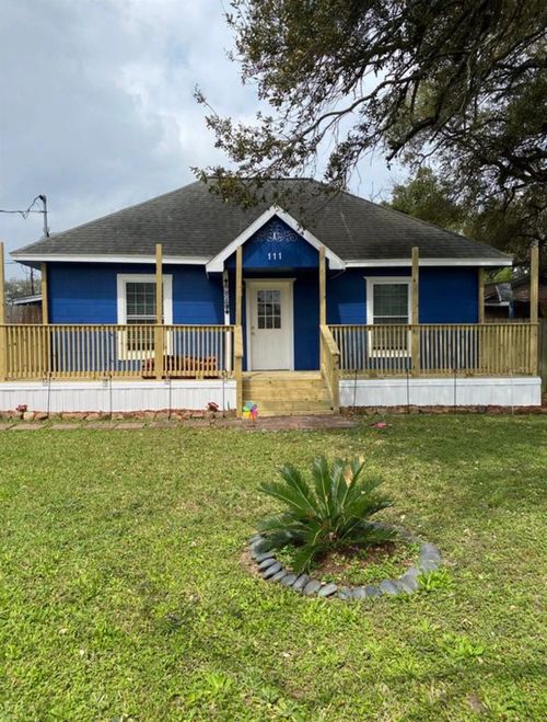 111 E Southland Ave, Alvin, TX, 77511-3547 | Card Image