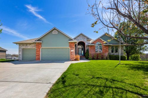 500 N Fiddlers Creek St, Valley Center, KS, 67147-4003 | Card Image