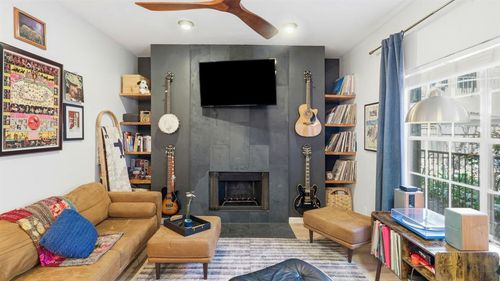 102-203 E 31st St, Austin, TX, 78705-3073 | Card Image