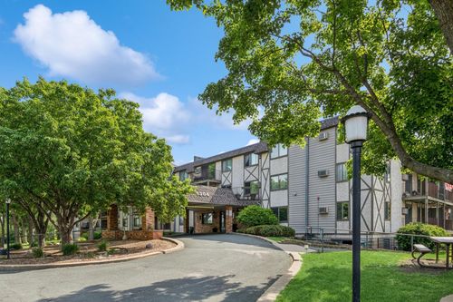 apt-112-1304 W Medicine Lake Dr, Plymouth, MN, 55441-4851 | Card Image