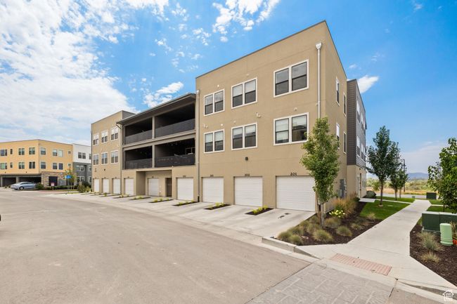 View of building exterior | Image 4