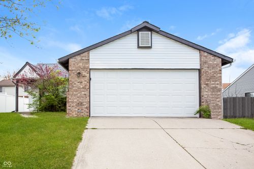 607 Woods Crossing Dr, Indianapolis, IN, 46239-2169 | Card Image