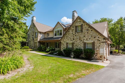 820 Pilgrim Pkwy, Elm Grove, WI, 53122-2069 | Card Image