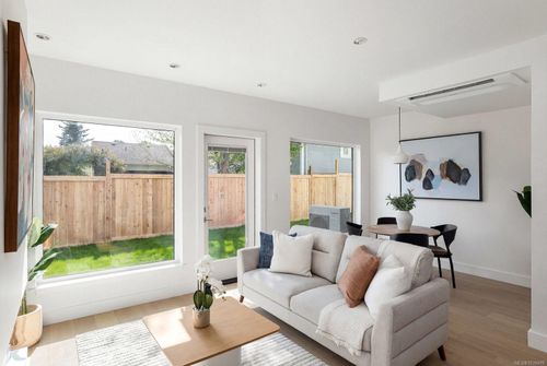 3-2118 Pentland Rd, Victoria, BC, V8S2W4 | Card Image