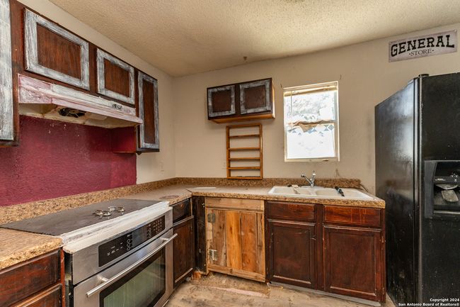989 Oil Wl, Home with 3 bedrooms, 2 bathrooms and null parking in Pipe Creek TX | Image 30