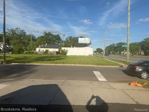 482 8 Mile Rd, Ferndale, MI, 48220-3221 | Card Image