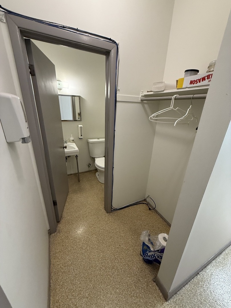 Commercial Sale in Chicago 4