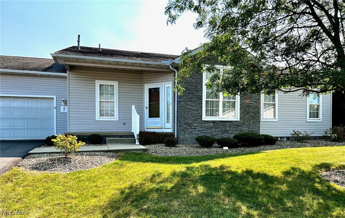 Turnberry Ln, Warren, OH 44481