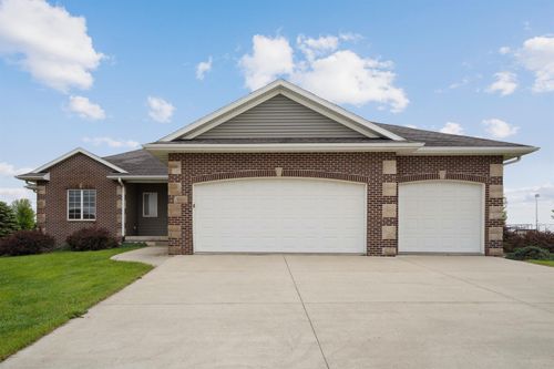1121 Donna St, Denver, IA, 50622-9609 | Card Image
