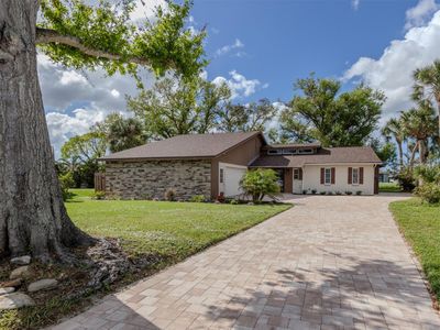 1141 Sleepy Hollow Court, House other with 3 bedrooms, 2 bathrooms and null parking in VENICE FL | Image 2