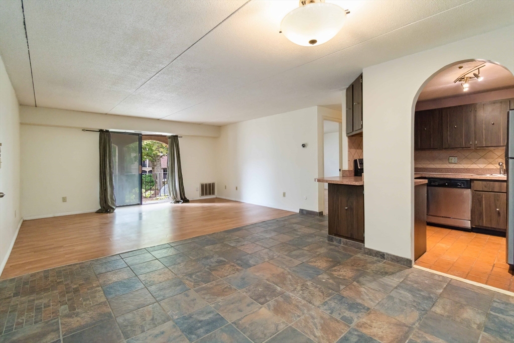 235 685 Oak St, For Sale in Brockton Zoocasa