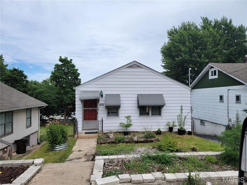 832 Elsworth Pl, Ferguson, MO, 63135-3128 | Card Image
