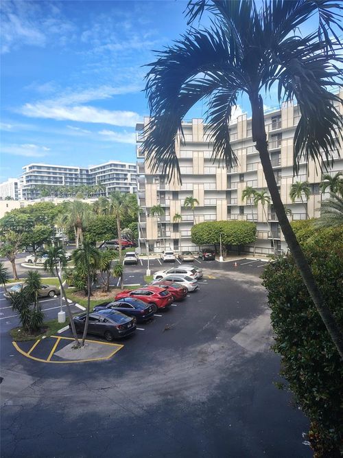 303-20400 W Country Club Dr, Aventura, FL, 33180-1665 | Card Image