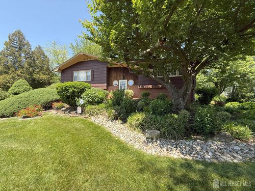 3 Guernsey Ln, East Brunswick, NJ, 08816-3506 | Card Image