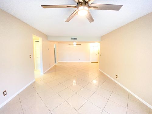 apt-27-612 Nw 13th St, Boca Raton, FL, 33486-2607 | Card Image