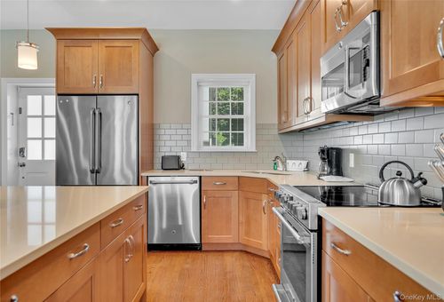 53 Sheldrake Ave, Larchmont, NY, 10538-1305 | Card Image