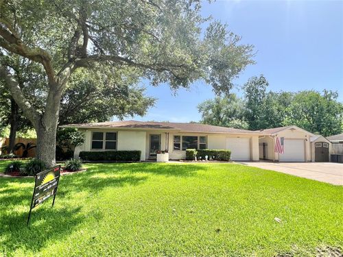 8009 Dellanera Drive, Hitchcock, TX, 77563 | Card Image