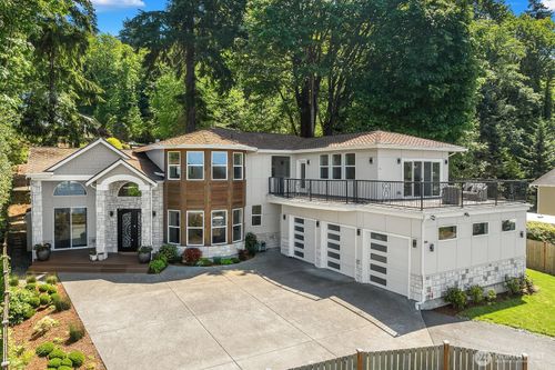 28104 10th Ave S, Des Moines, WA, 98198-8211 | Card Image