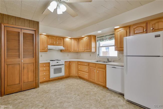 14 B St, House other with 3 bedrooms, 1 bathrooms and null parking in Pen Argyl PA | Image 7