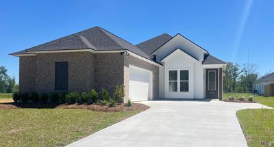 22852 Balsam Dr, House other with 4 bedrooms, 2 bathrooms and null parking in Denham Springs LA | Image 2