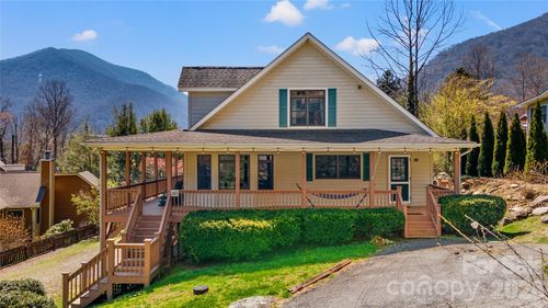 60 Rolling Ln, Maggie Valley, NC, 28751-8666 | Card Image