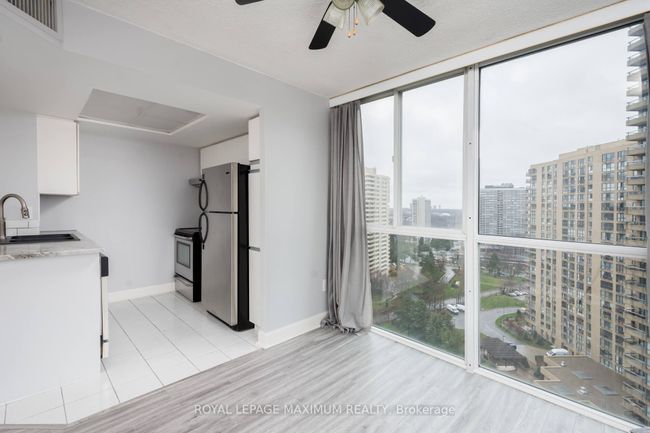 1704 - 5 Concorde Pl, Condo with 1 bedrooms, 1 bathrooms and 1 parking in North York ON | Image 21