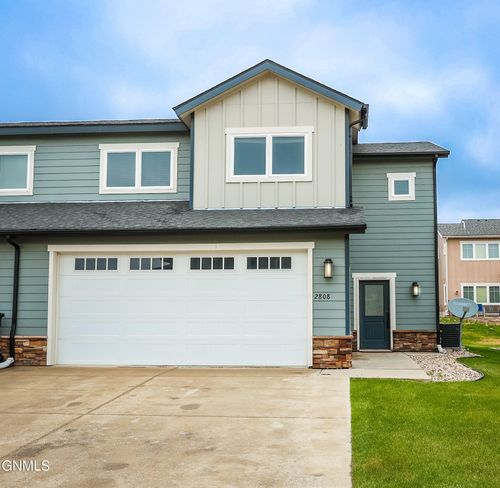 2808 27th St W, Williston, ND, 58801-3571 | Card Image