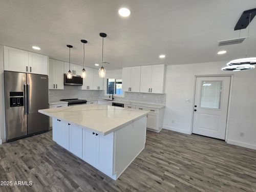 206 E Manhatton Dr, Tempe, AZ, 85282-5112 | Card Image