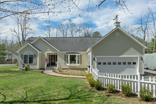 22 Fairway Dr, Ashland, NH, 03217-4133 | Card Image