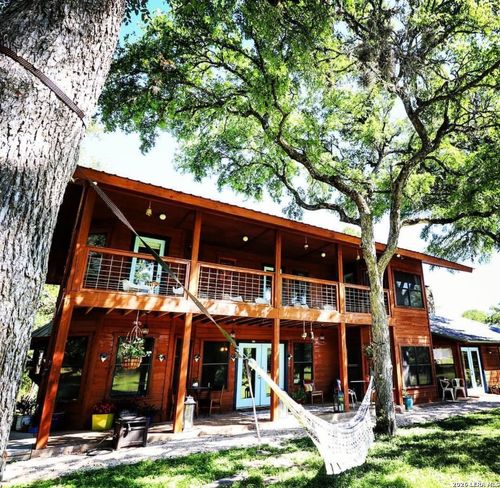 810 Oakwood Loop, San Marcos, TX, 78666-1716 | Card Image