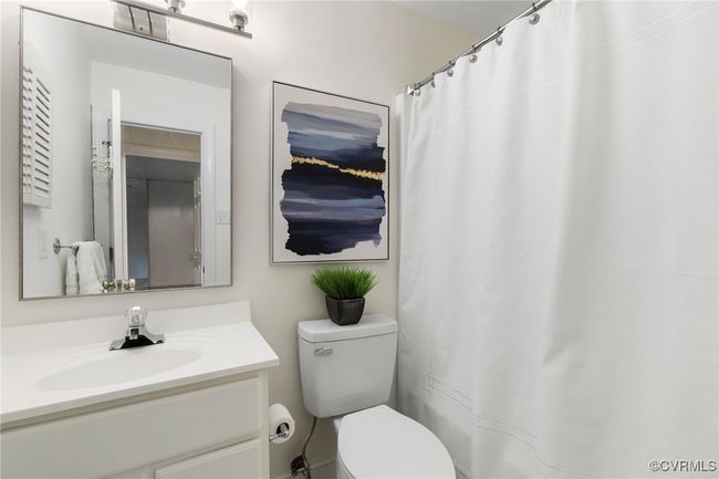 Hall bath w/ tub/shower | Image 17