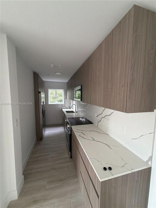 302-32 Nw 14th Ave, Miami, FL, 33125 | Card Image