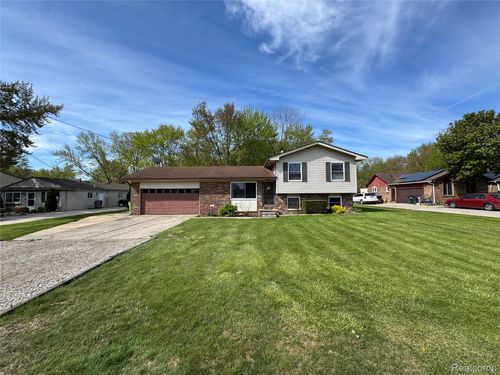 32520 Sutton Rd, Chesterfield, MI, 48047-3321 | Card Image