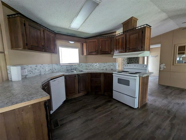 429 Goldenrod, House other with 3 bedrooms, 2 bathrooms and null parking in Livingston TX | Image 4