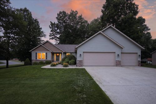 69914 Roy Dr, Edwardsburg, MI, 49112-8481 | Card Image