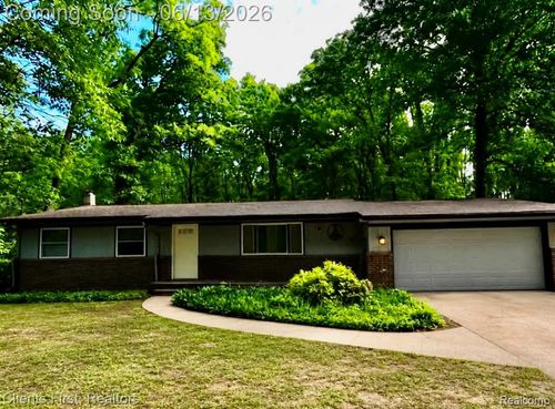 5844 Crandall Rd, Howell, MI, 48855-7706 | Card Image