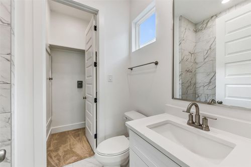 e-806 Fisher St, Houston, TX, 77018-5322 | Card Image