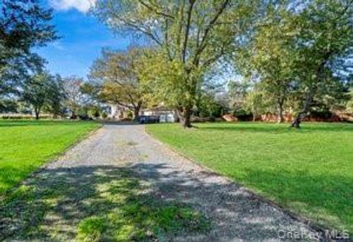68 E Bayberry Rd, Islip, NY, 11751-4902 | Card Image