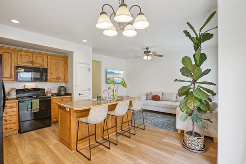 276 S 810 W, Pleasant Grove, UT, 84062-2208 | Card Image